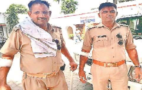 badmashon nein chadhyi byke do homeguard ghayal