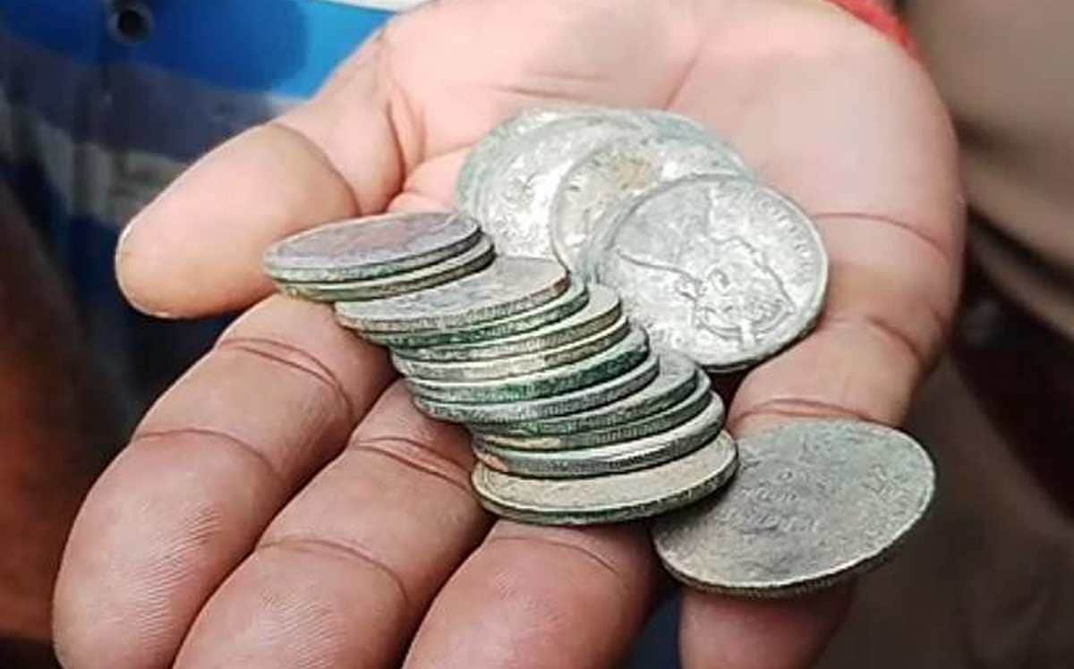to buy lottery bank manager became corrupt, stole coins of 84 lacs