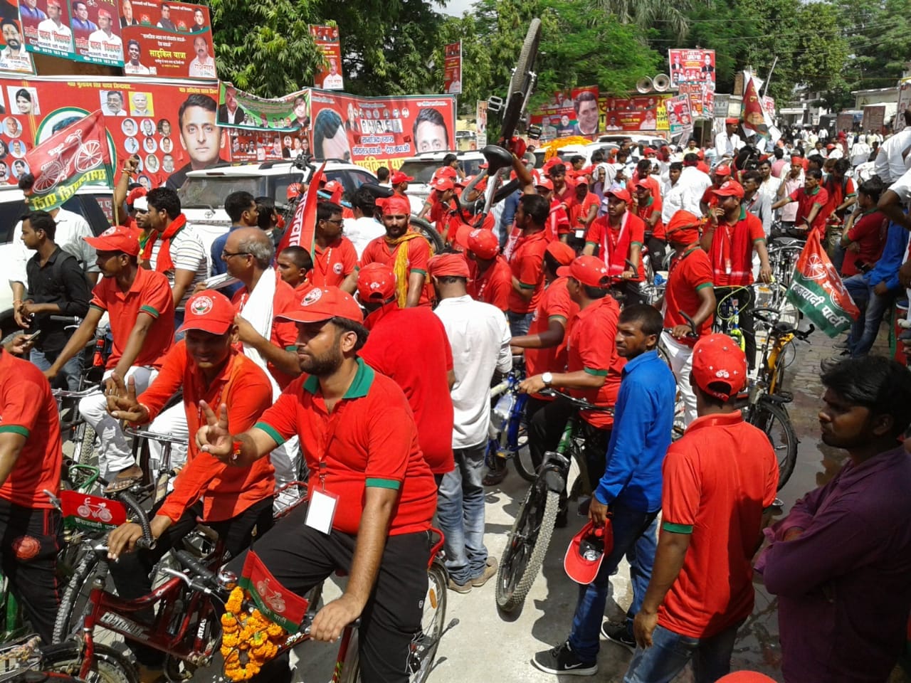 Samajwadi party cycle yatra started from gazipur