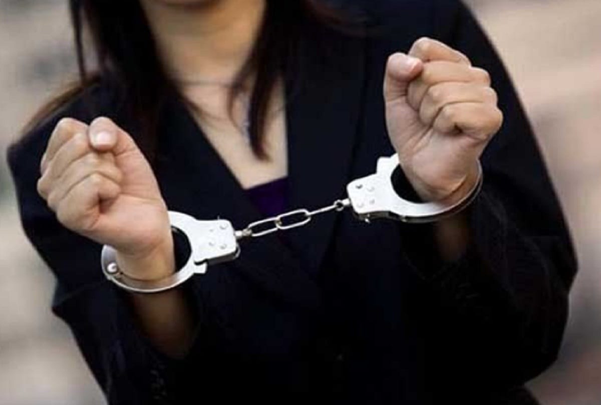 Wife arrested to give alcoholic substance to husband in jail