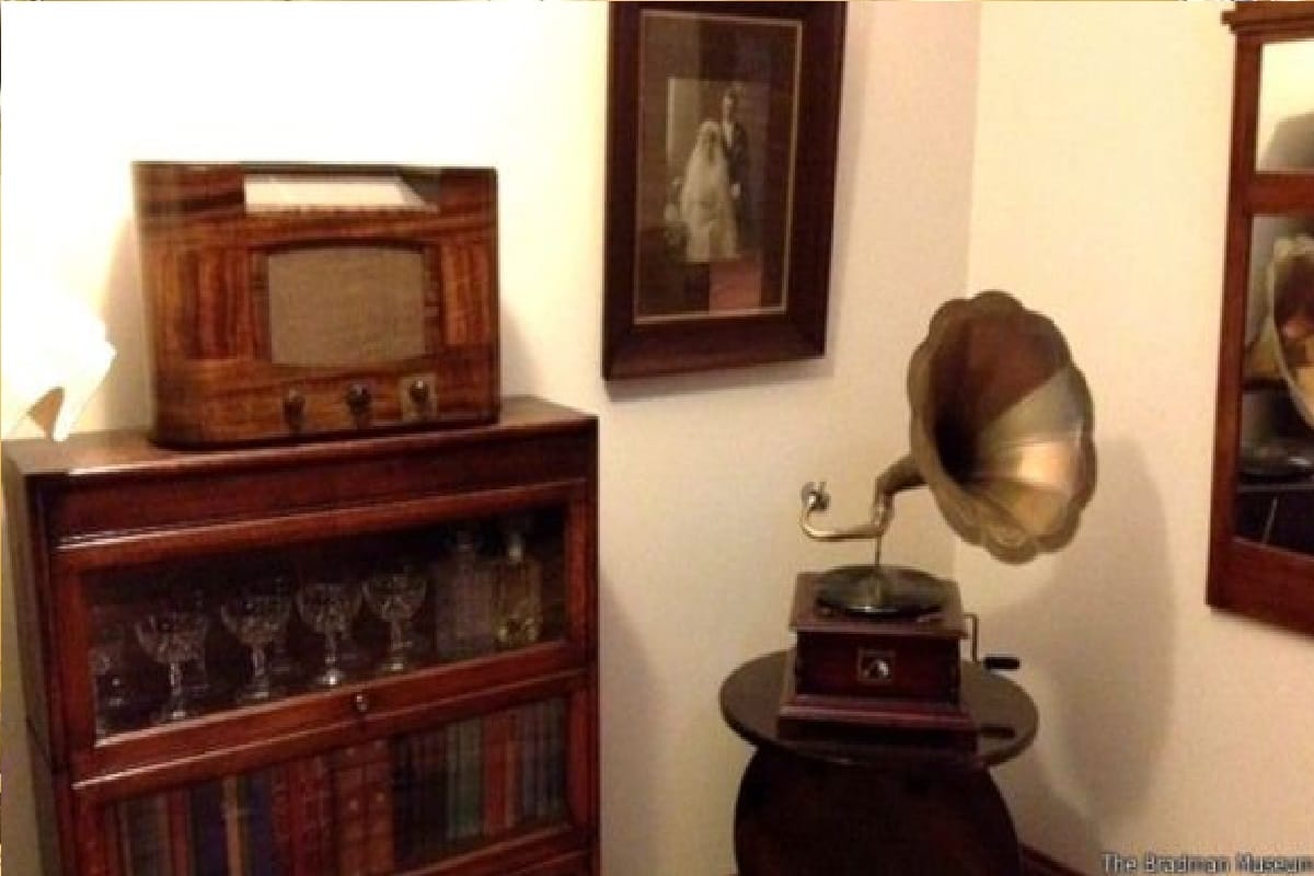 sir Don Bradman most important things keep in The museum after his death