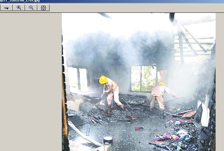 आग से मकान की तीसरी मंजिल जली
