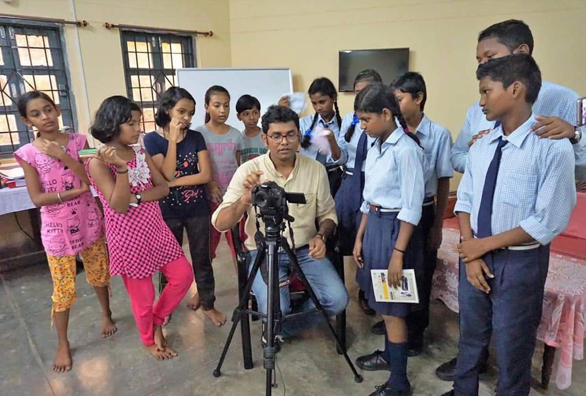 skift an initiative of ftii pune is skilling people in making films from mobile, acting, editing