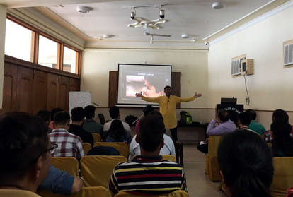 skift an initiative of ftii pune is skilling people in making films from mobile, acting, editing