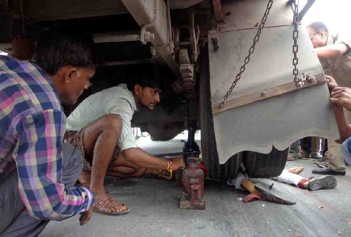 three people died in road accident in Kannauj