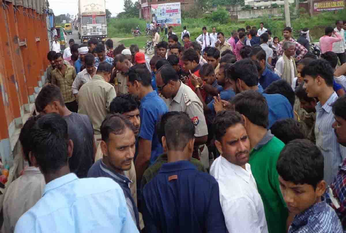 three people died in road accident in Kannauj