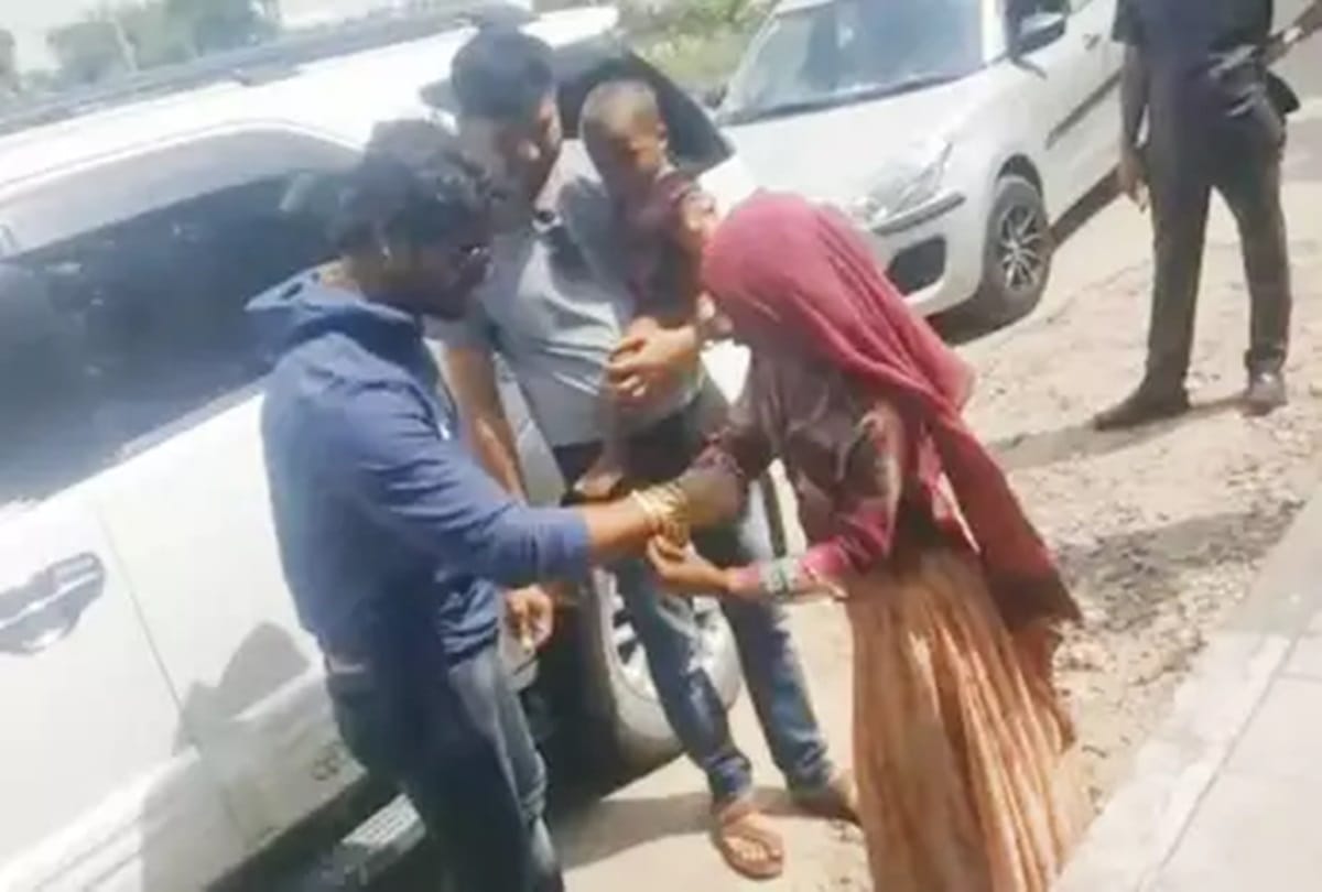Bhojpuri superstar khesari lal yadav celebrated rakhi with a beggar