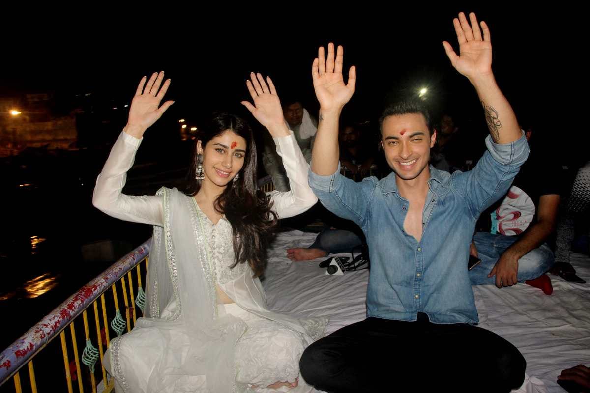 Film loveratri artist fun and enjoy in varanasi