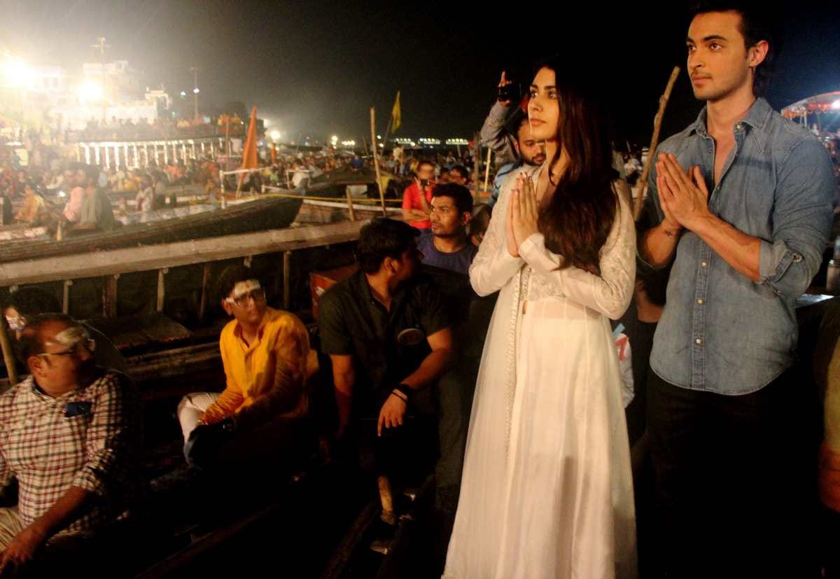 Film loveratri artist fun and enjoy in varanasi