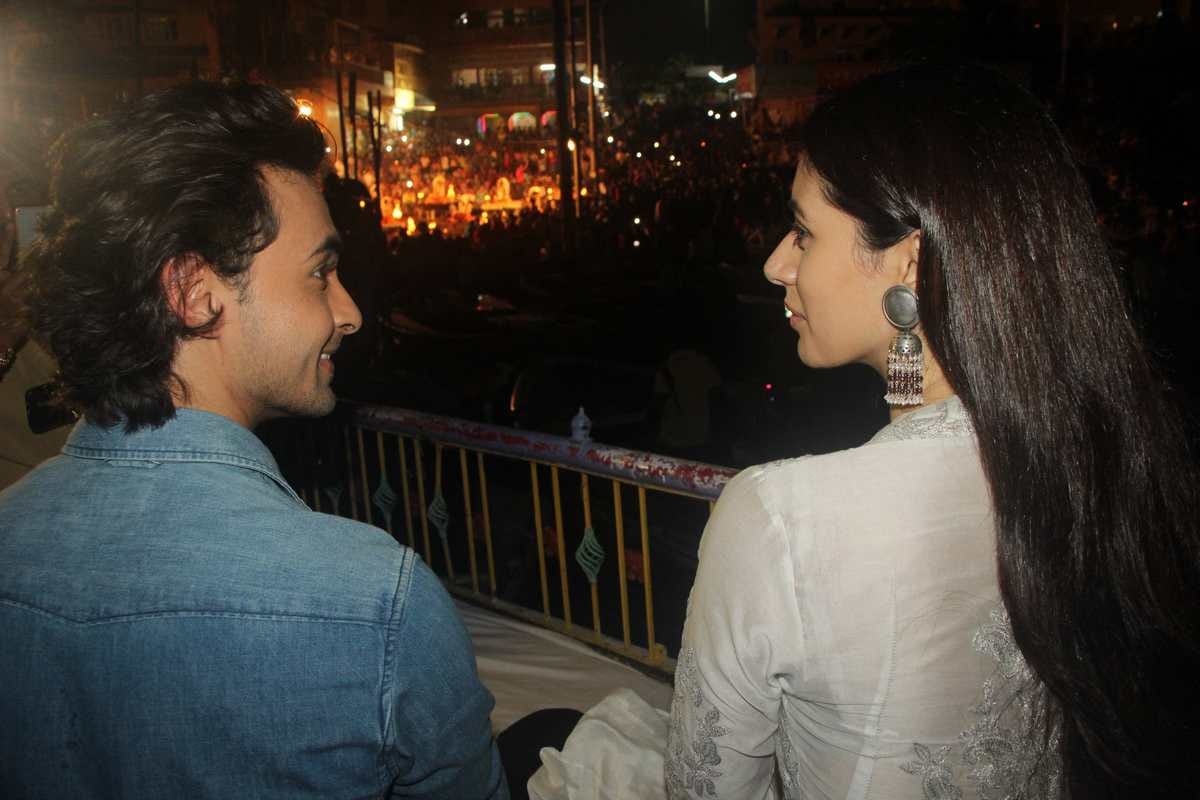 Film loveratri artist fun and enjoy in varanasi