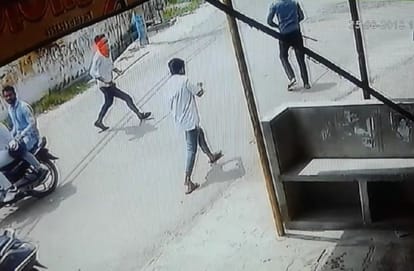 UP: Restaurent owner attacked by criminals in meerut captured in the CCTV video