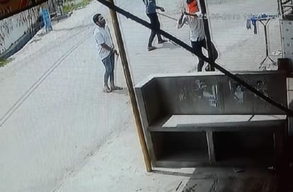UP: Restaurent owner attacked by criminals in meerut captured in the CCTV video