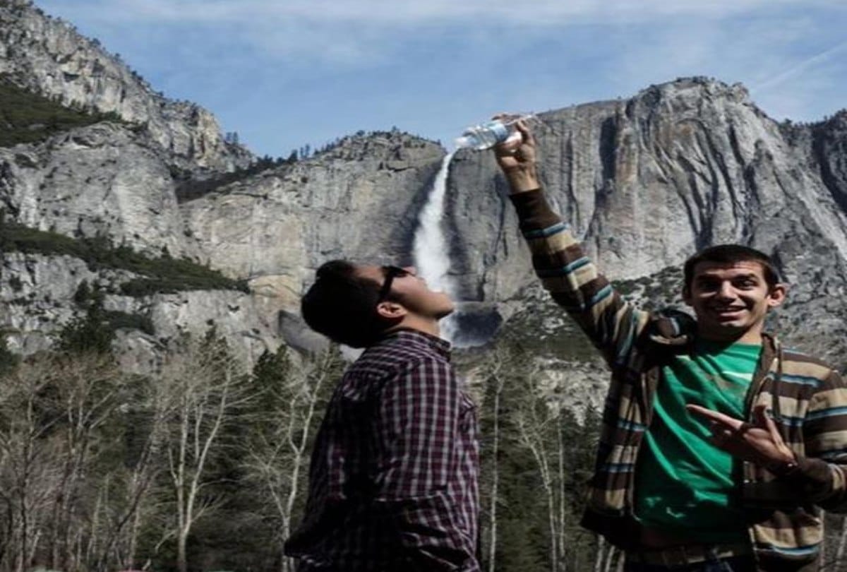 When People Take a Creative Approach to Their Vacation Photos