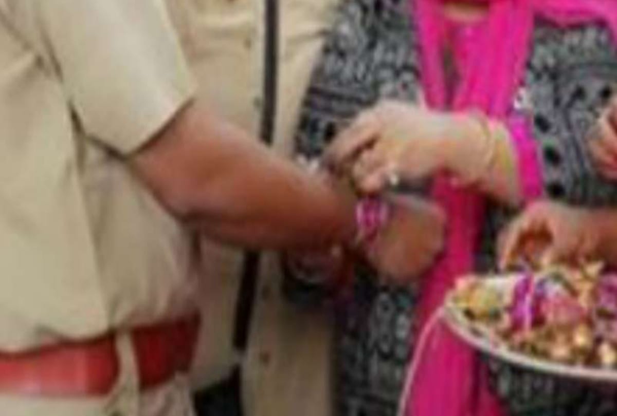 girl reached police station with fiance in Noida