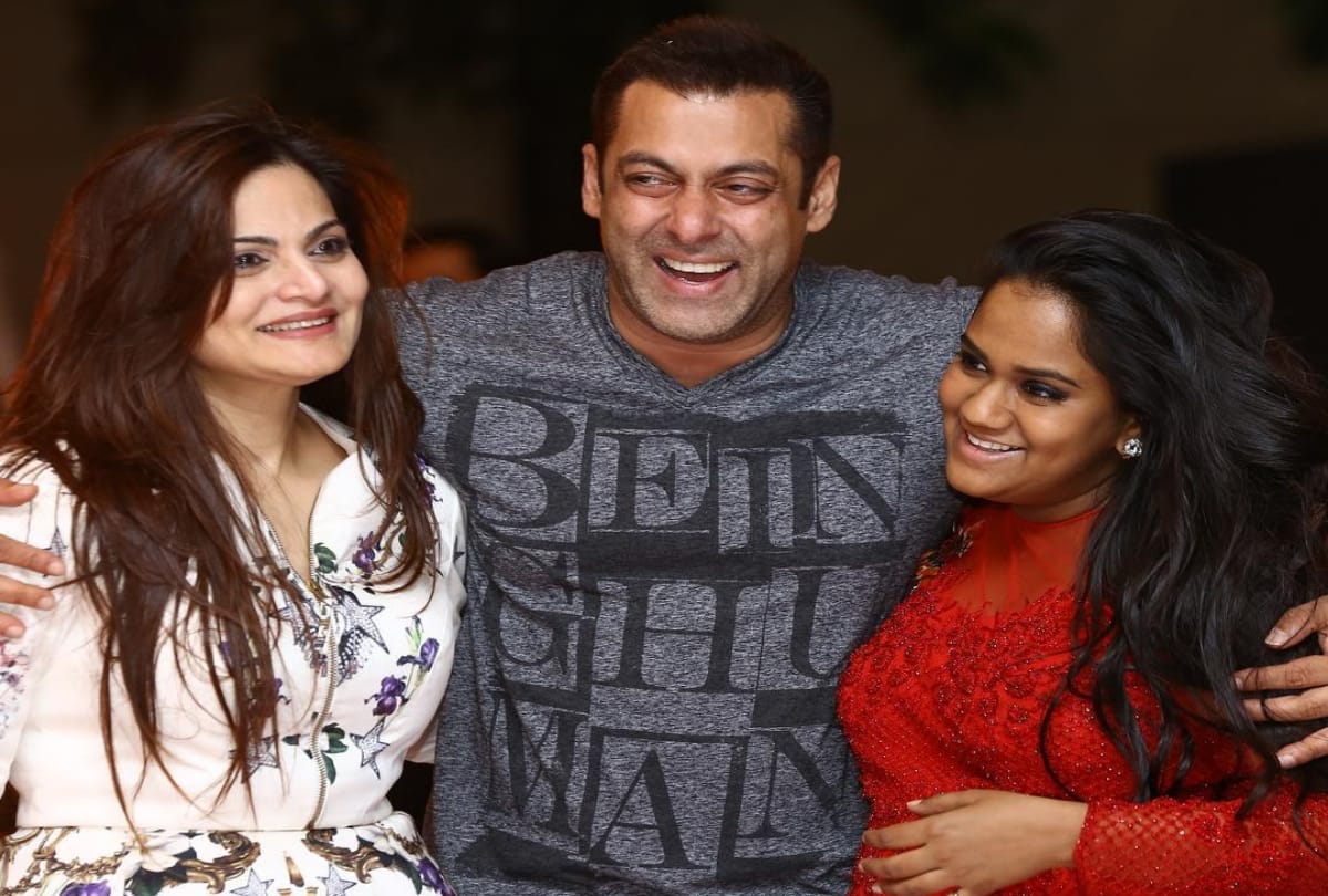 Aamir Khan celebrate Raksha bandhan with sister Nikhat and Farhat Khan