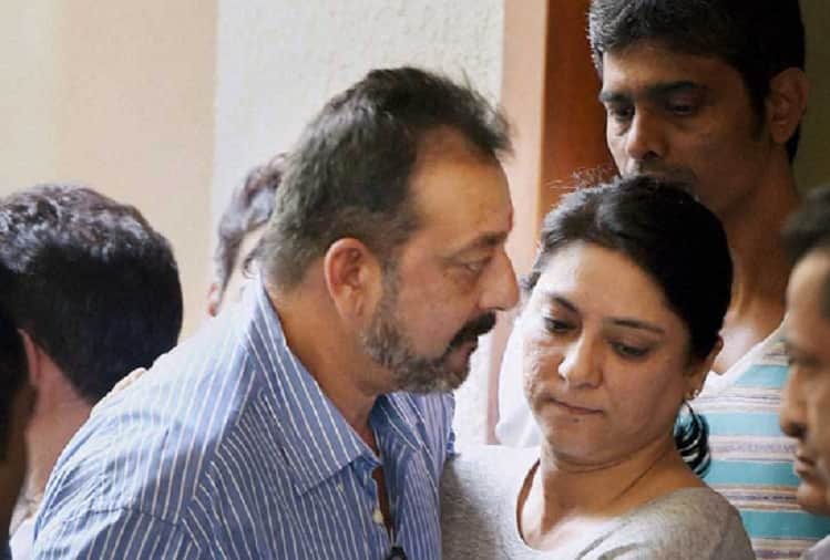 Priya Dutt birthday special Sanjay Dutt gives 2 rupees coupon to Priya Dutt in Jail on Rakhi