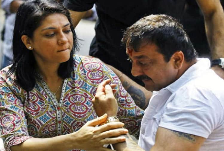 Priya Dutt birthday special Sanjay Dutt gives 2 rupees coupon to Priya Dutt in Jail on Rakhi