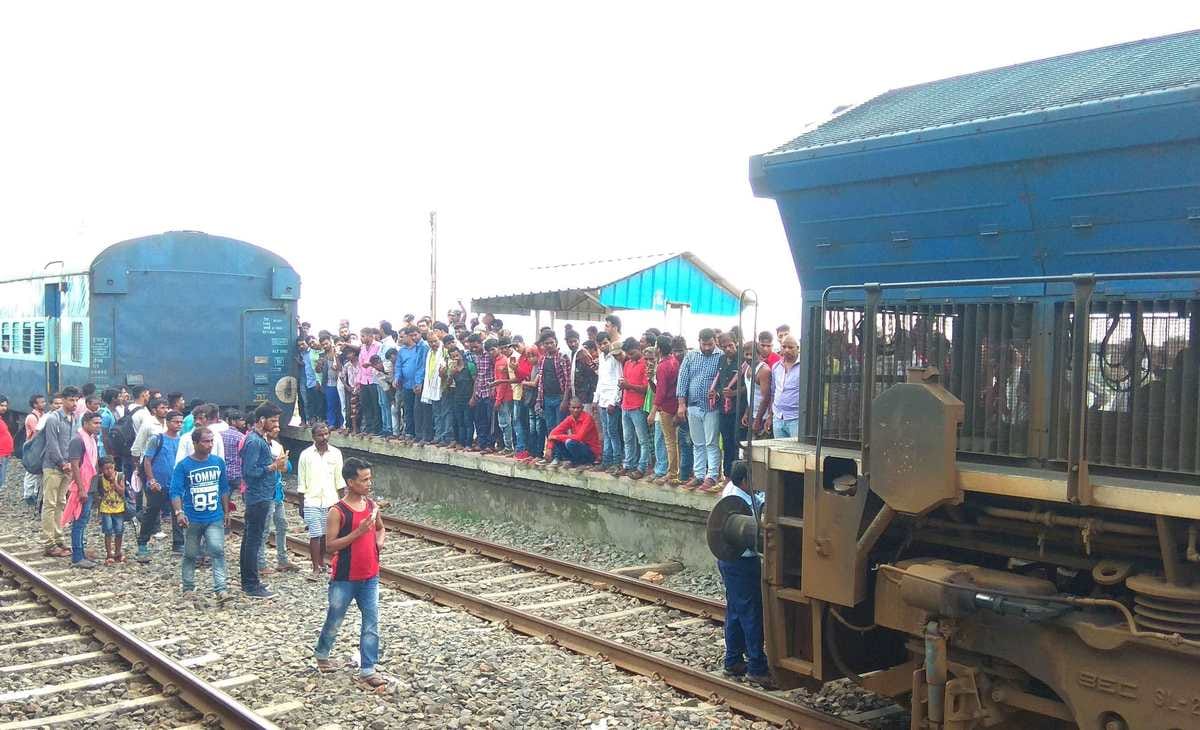 Brahmaputra Mail detach from engine after coupling breaks