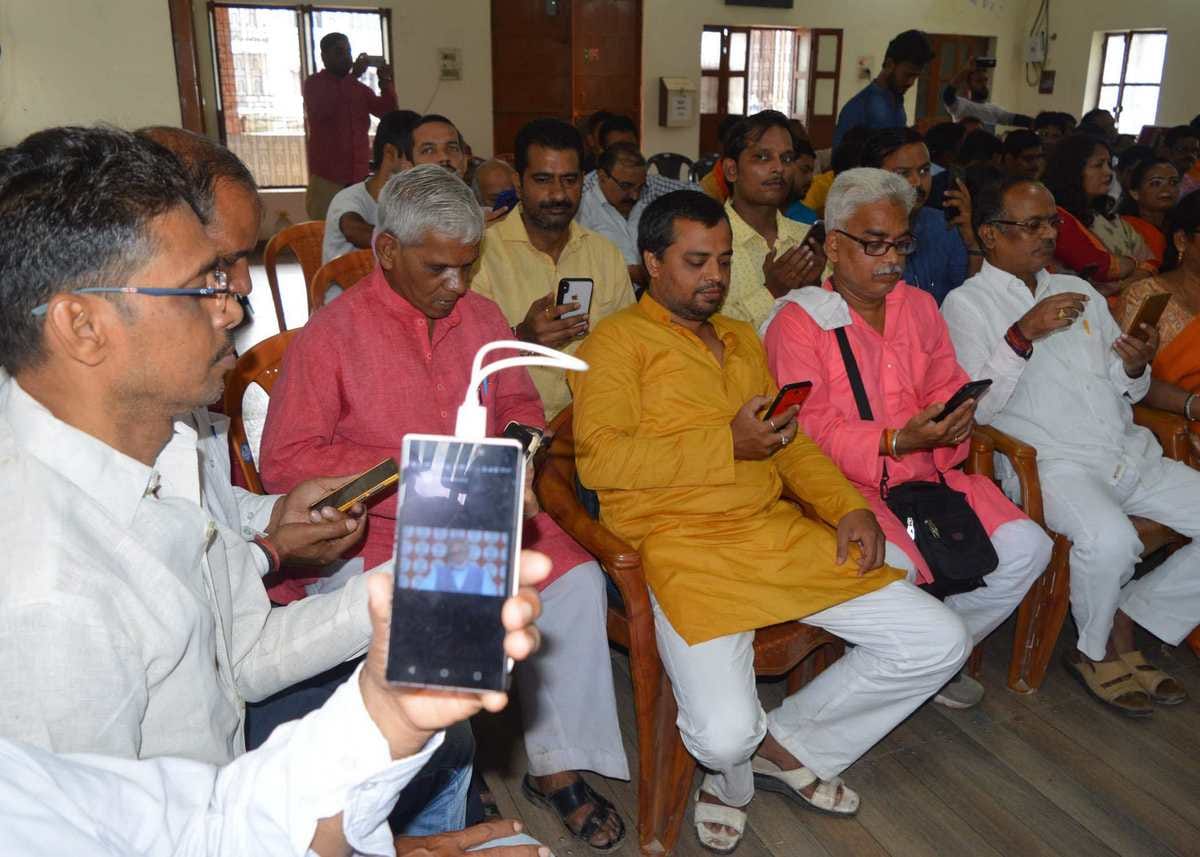 Narendra modi communicate to varanasi BJP workers to namo app gave tips