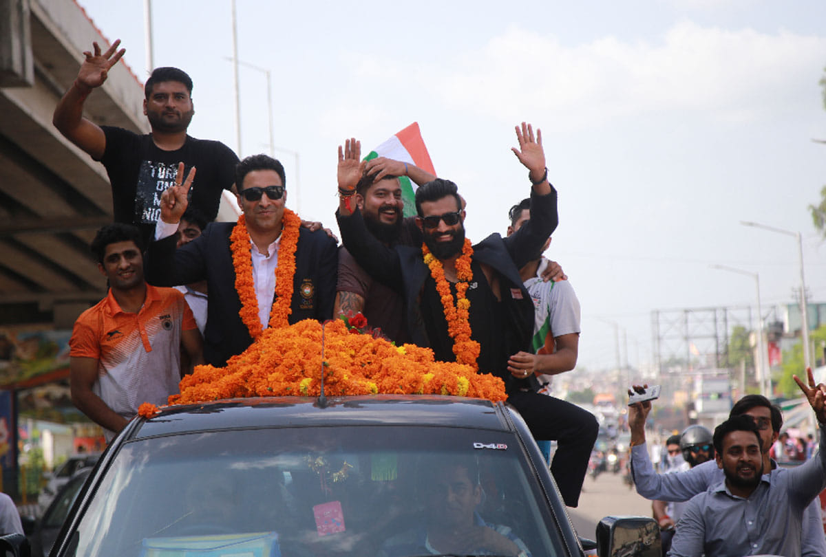 asian games bronze winner in wushu surya bhanu pratap welcomed at jammu by people