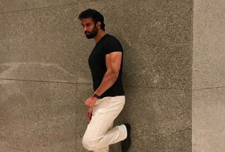 sushmita sen brother rajeev sen away from lime light