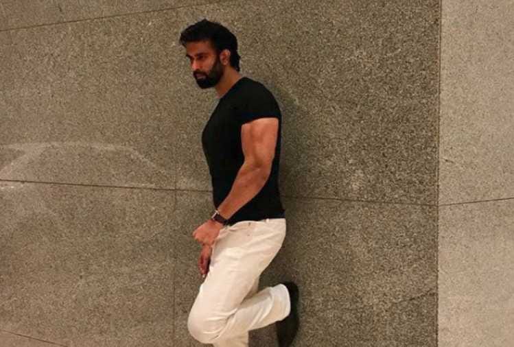 sushmita sen brother rajeev sen away from lime light