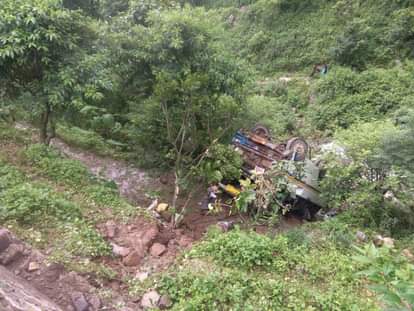 private bus fell into gorge at new tehri uttarakhand