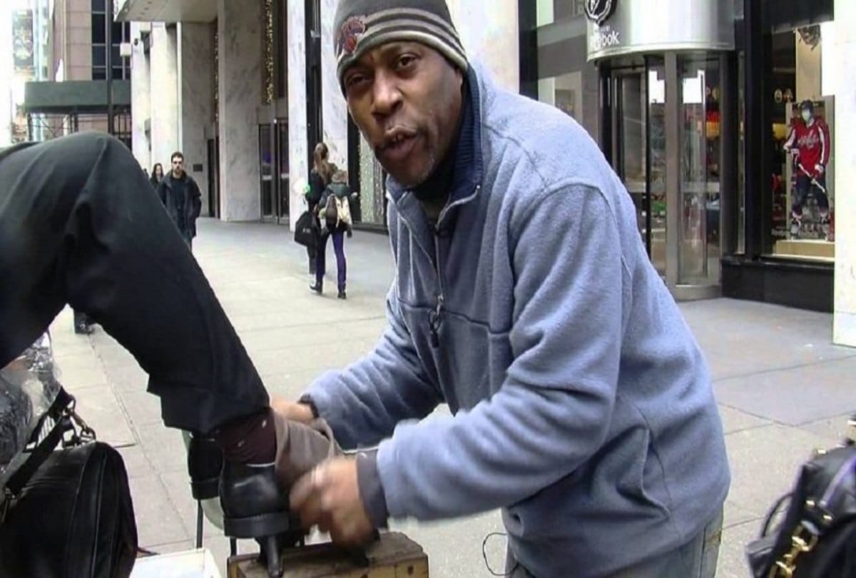 Man who is polishing shoes earns eighteen lakh