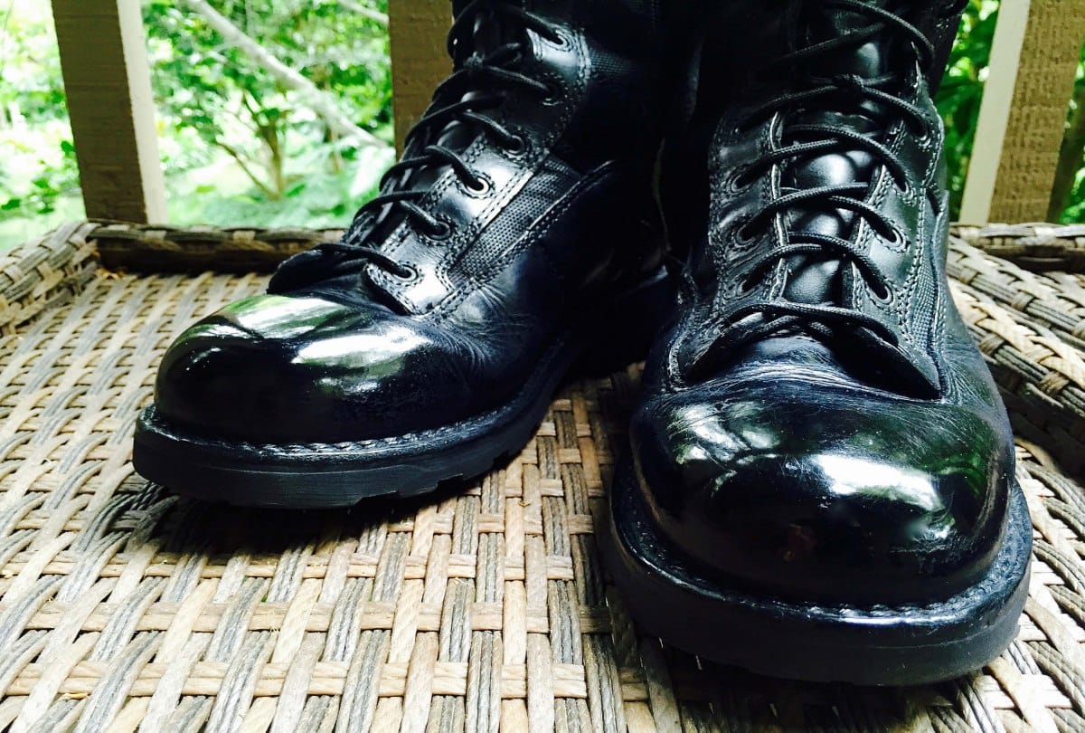 Man who is polishing shoes earns eighteen lakh