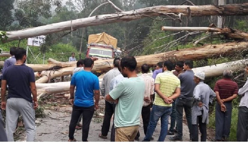12 roads closed, effects 30k ppl