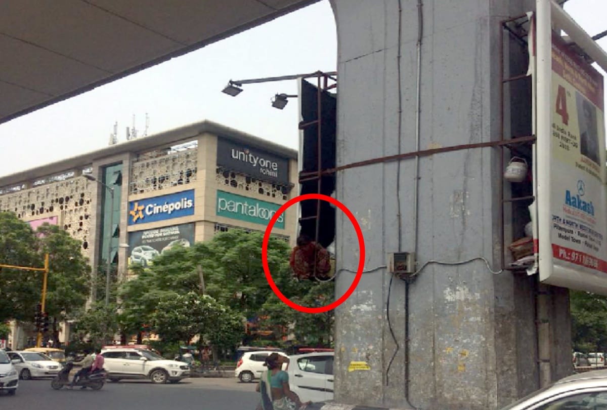 poor people in delhi forced to live behind hoardings on metro pillars see photos