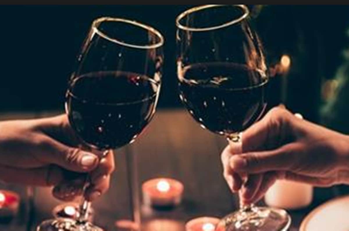 No Hologram on Wine Bottle, QR Code for Identification of Legal Liquor, Alcohol