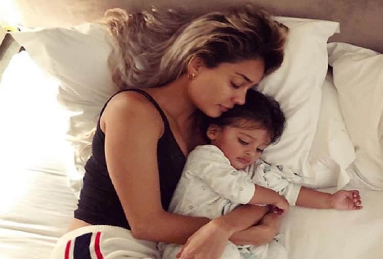 Lisa Haydon speaks about breastfeeding