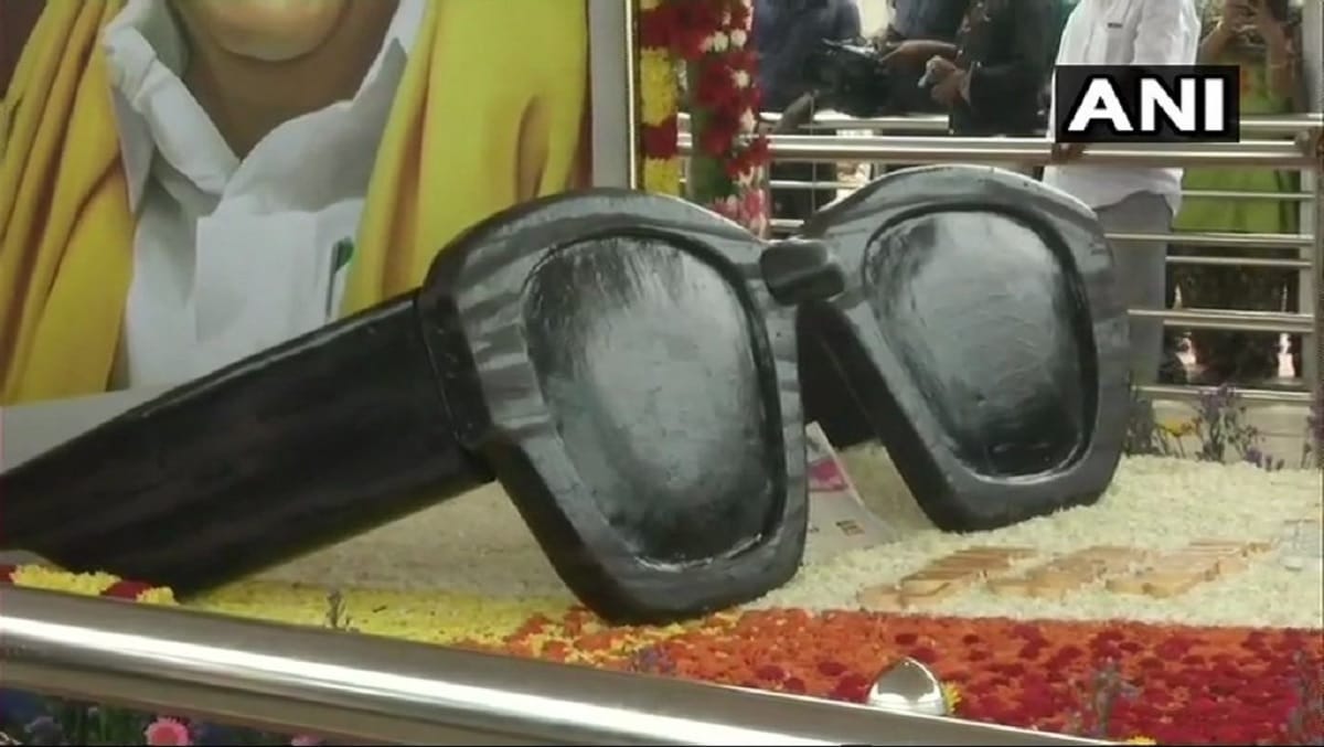 DMK new president MK Stalin, Karunanidhi was the only crown from 49 years