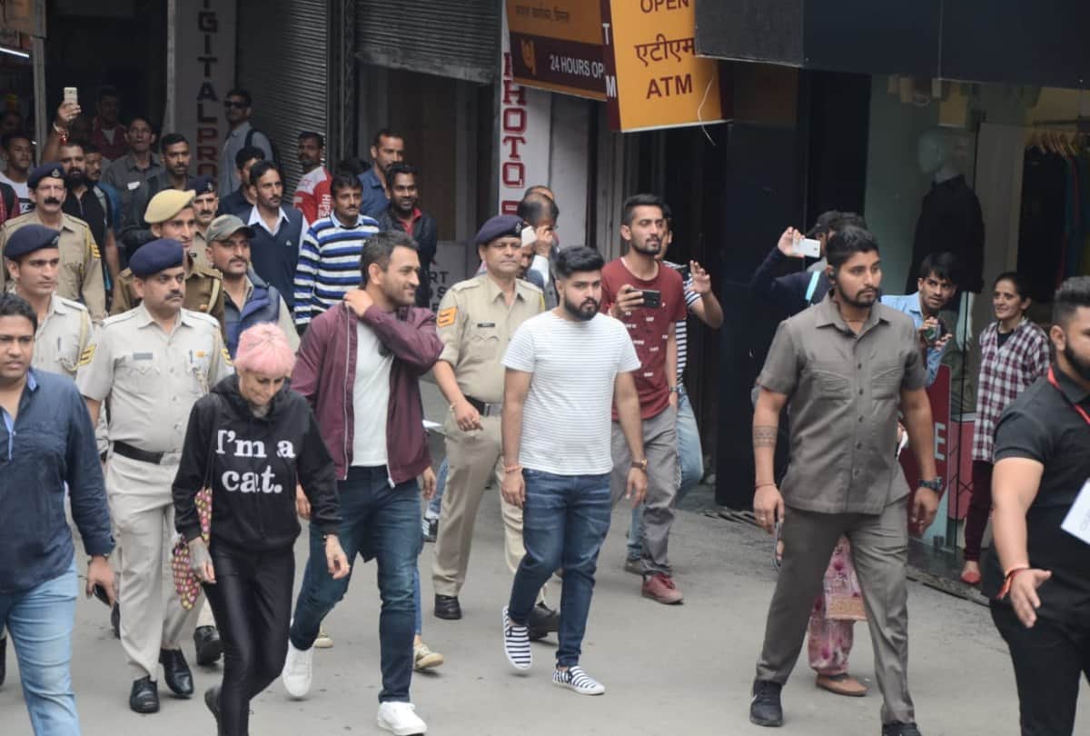 Mahendra Singh Dhoni in shimla for advertisement  shooting