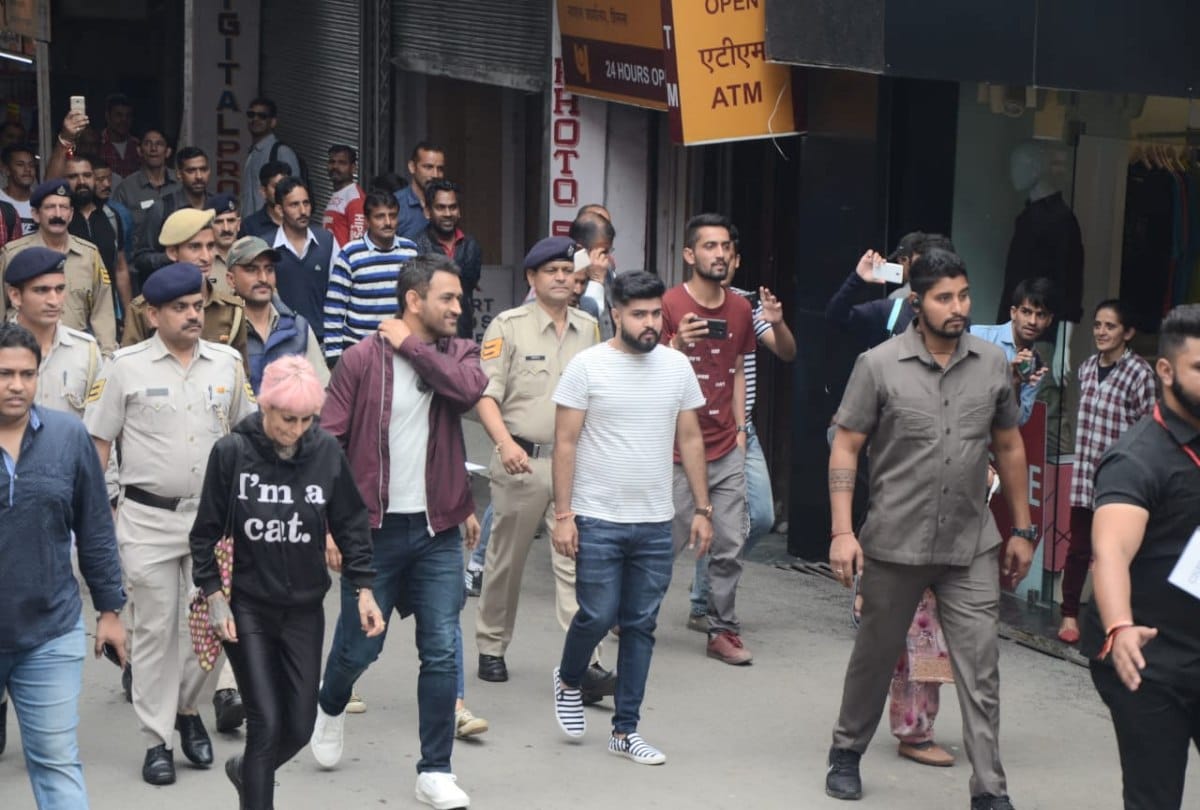 Mahendra Singh Dhoni in shimla for advertisement  shooting