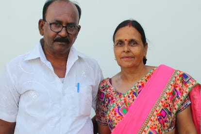 UP:  Meet the lady hawker from meerut who deliver newspaper daily to peoples houses