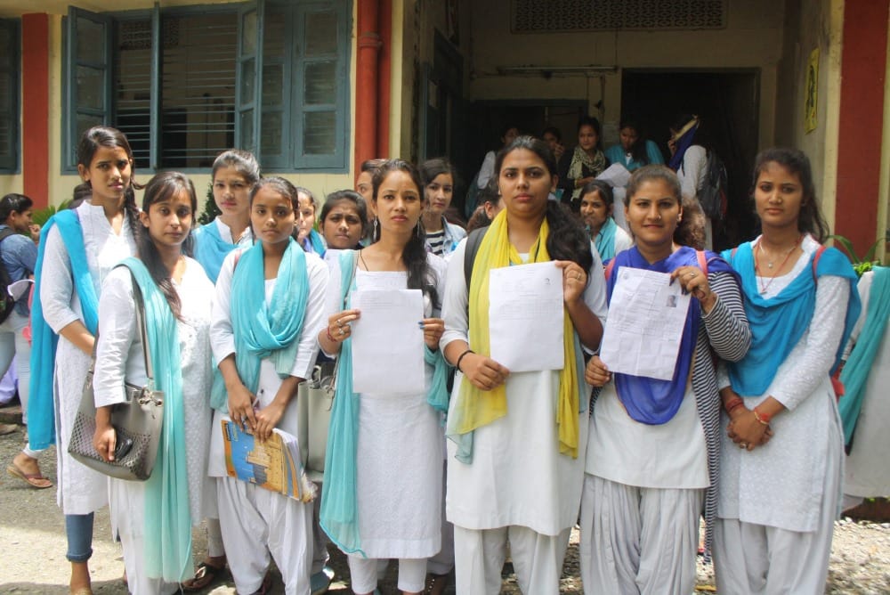 mkp pg college student protest on zero mark fight in dav pg college