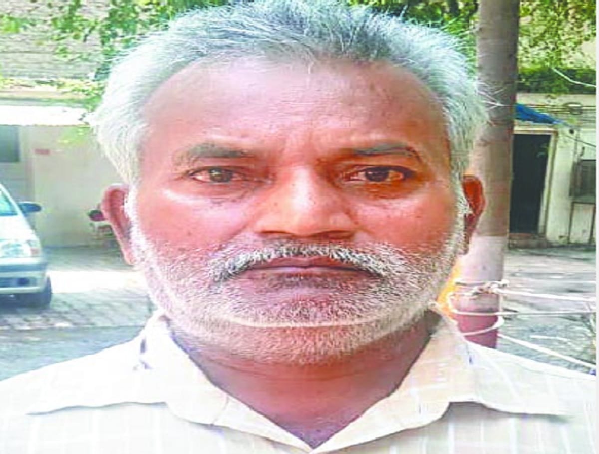 wife death daughter condition serious Father attacked with rod in delhi