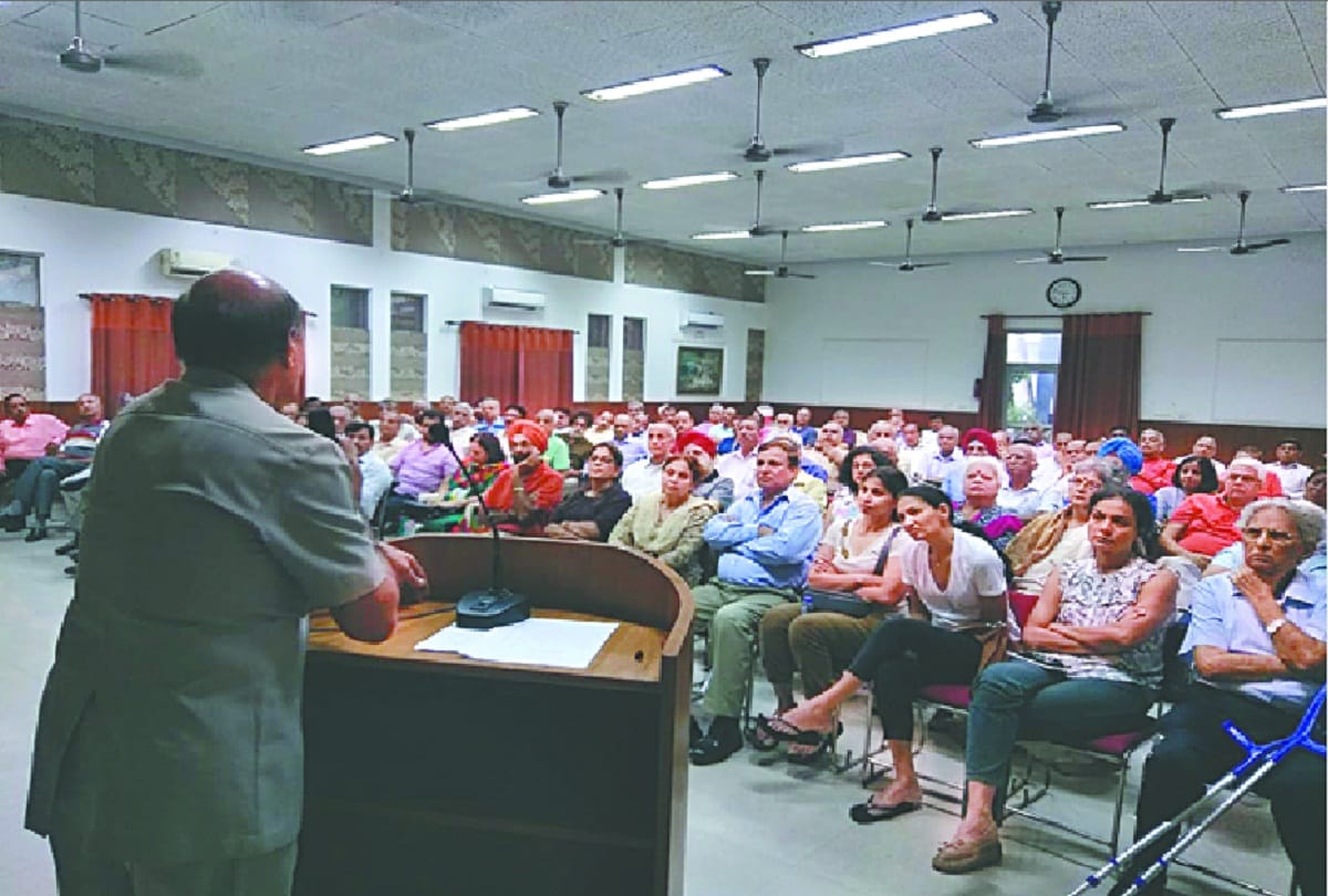 Noida Authority active for illegal encroachment in sectors after Retired Colonel and ADM Dispute