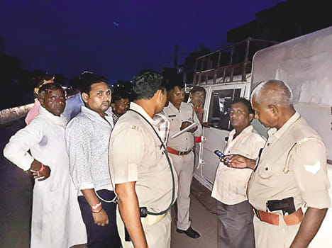Jewelry crosses the woman from Daggamar vehicle