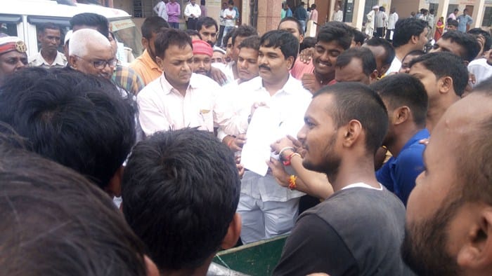 traders agitated against power cut