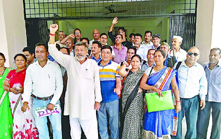protest against sit investigation