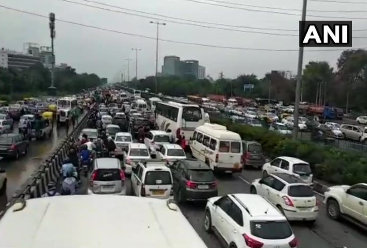 rain lashes in parts of delhi ncr water logging creates jam and hurdles for traffic