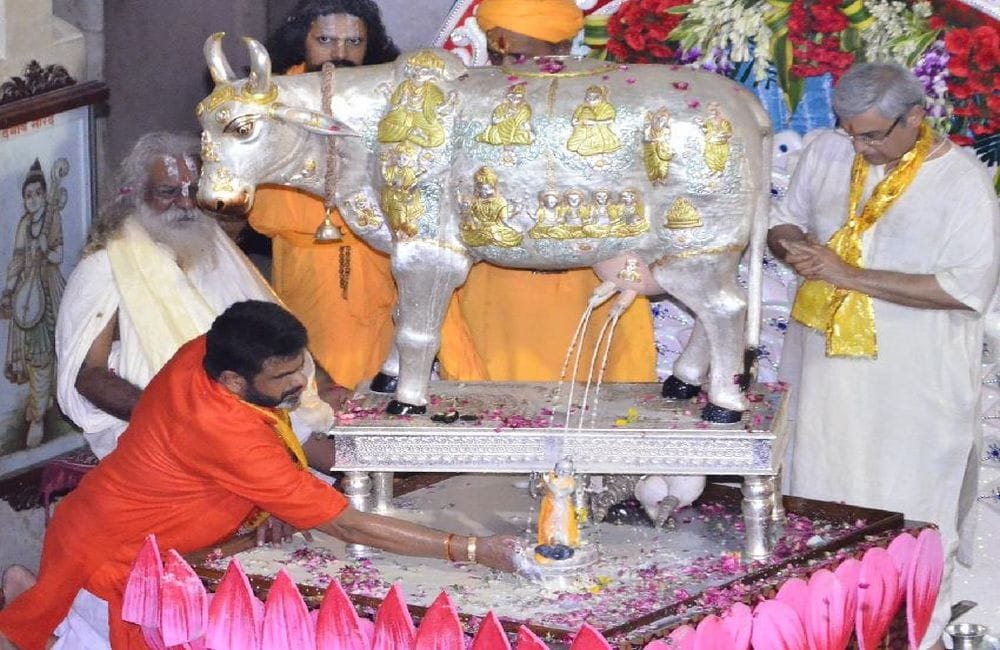 51 kg silver cow will do dugdha abhishek of Sri Krishna on Janmashtami