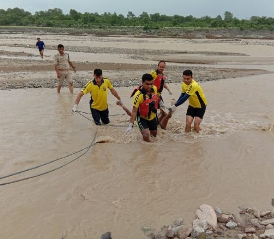 नदी में बहे छात्र का शव तीसरे दिन मिला