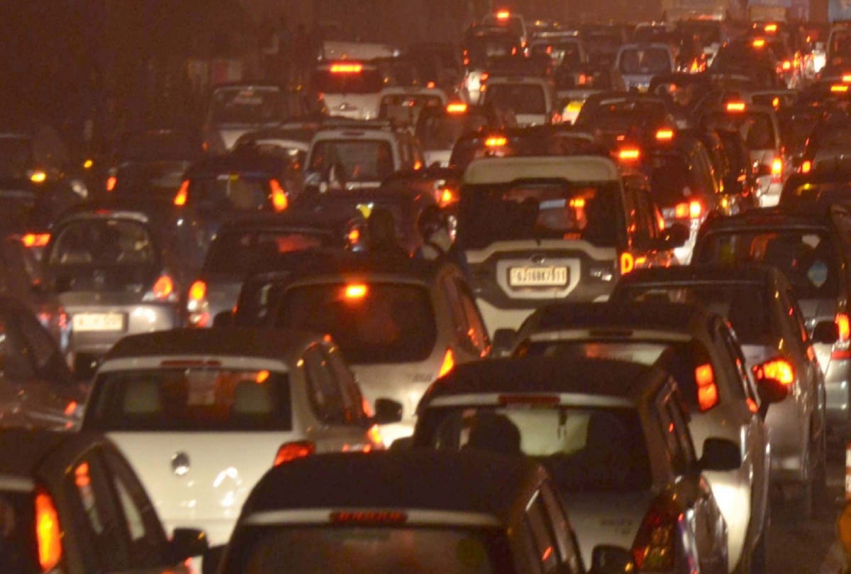uncontrollable traffic in greater noida, Traffic police warned the district administration