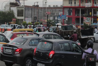 uncontrollable traffic in greater noida, Traffic police warned the district administration