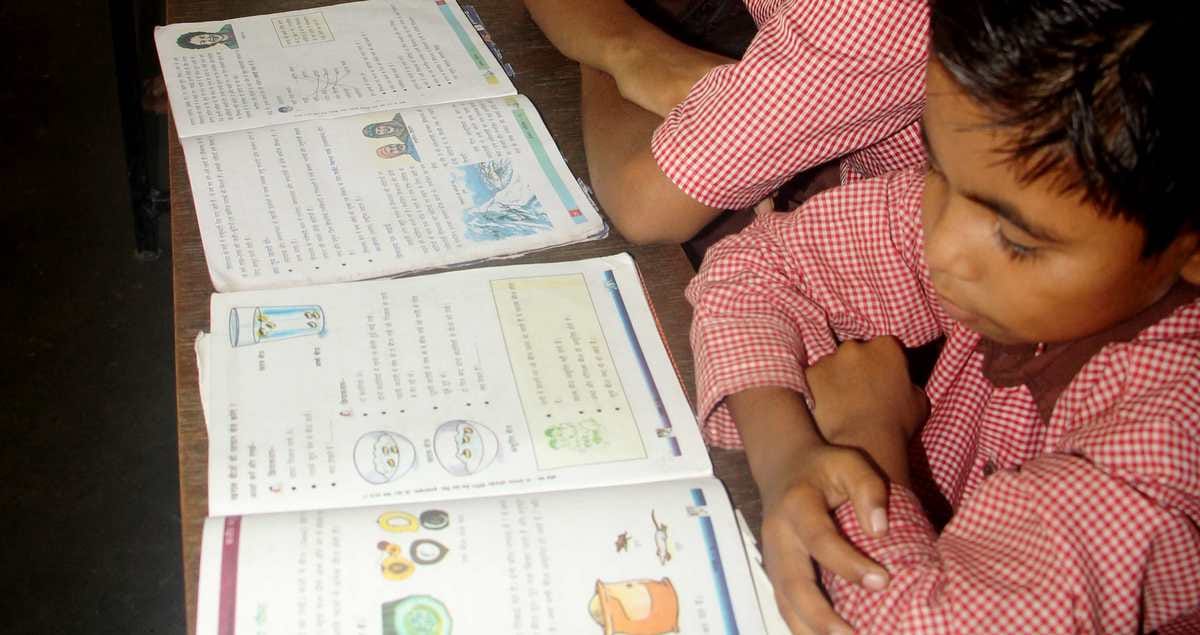 Hindi medium studies in government english medium school in varanasi