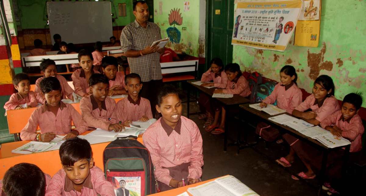 Hindi medium studies in government english medium school in varanasi